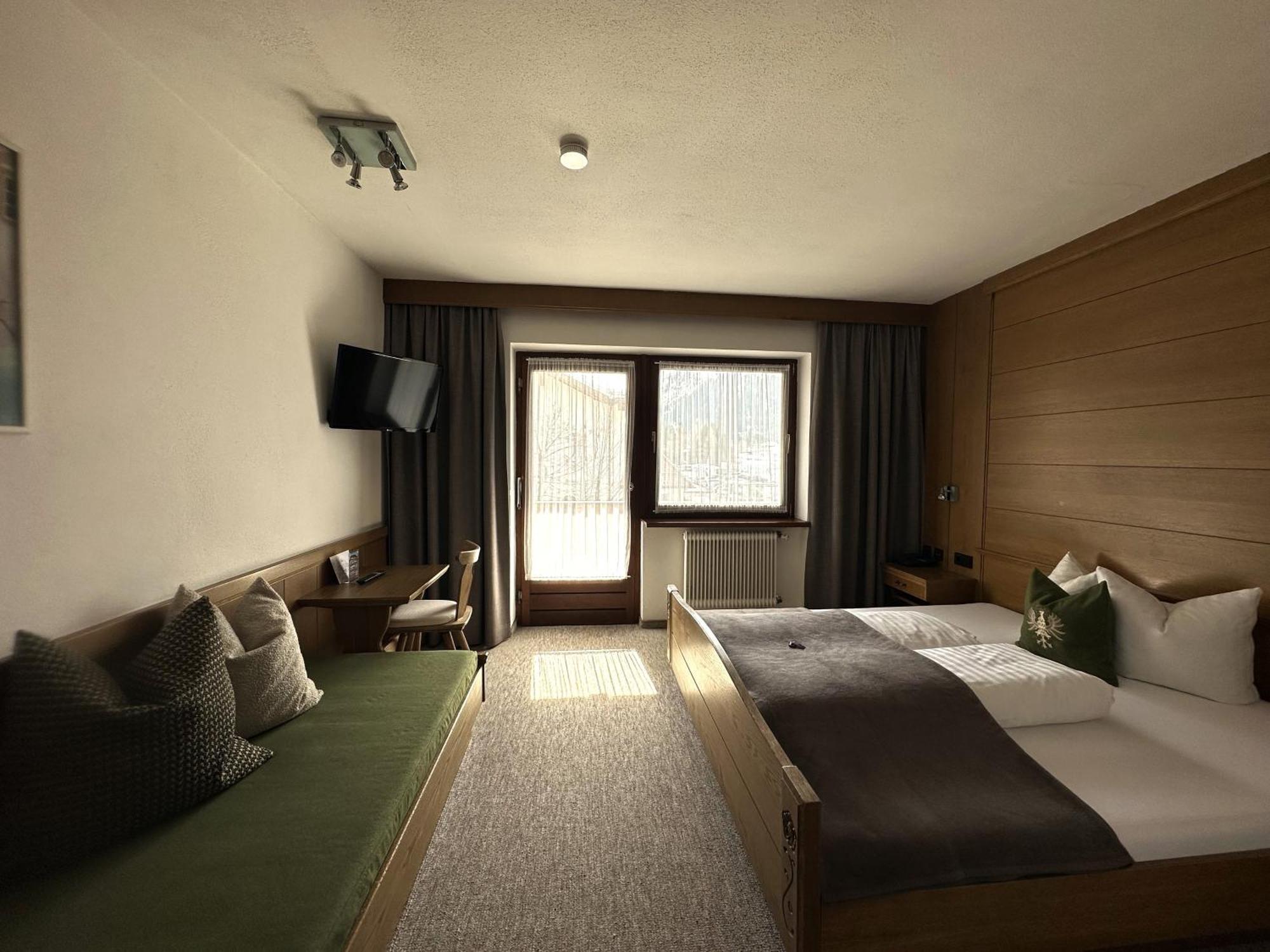 Hotel Zirbenhof Sankt Leonhard im Pitztal Phòng bức ảnh