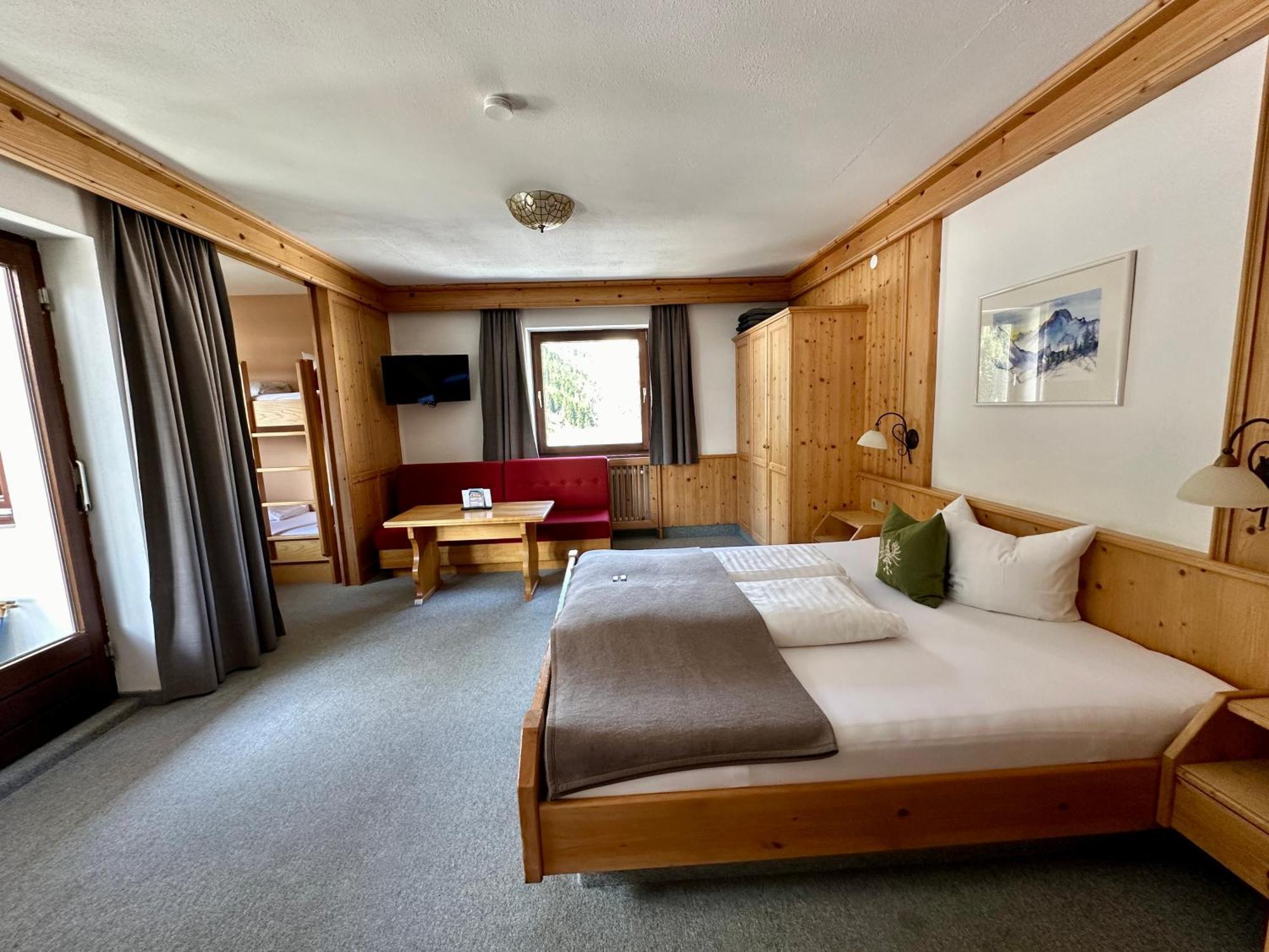 Hotel Zirbenhof Sankt Leonhard im Pitztal Phòng bức ảnh