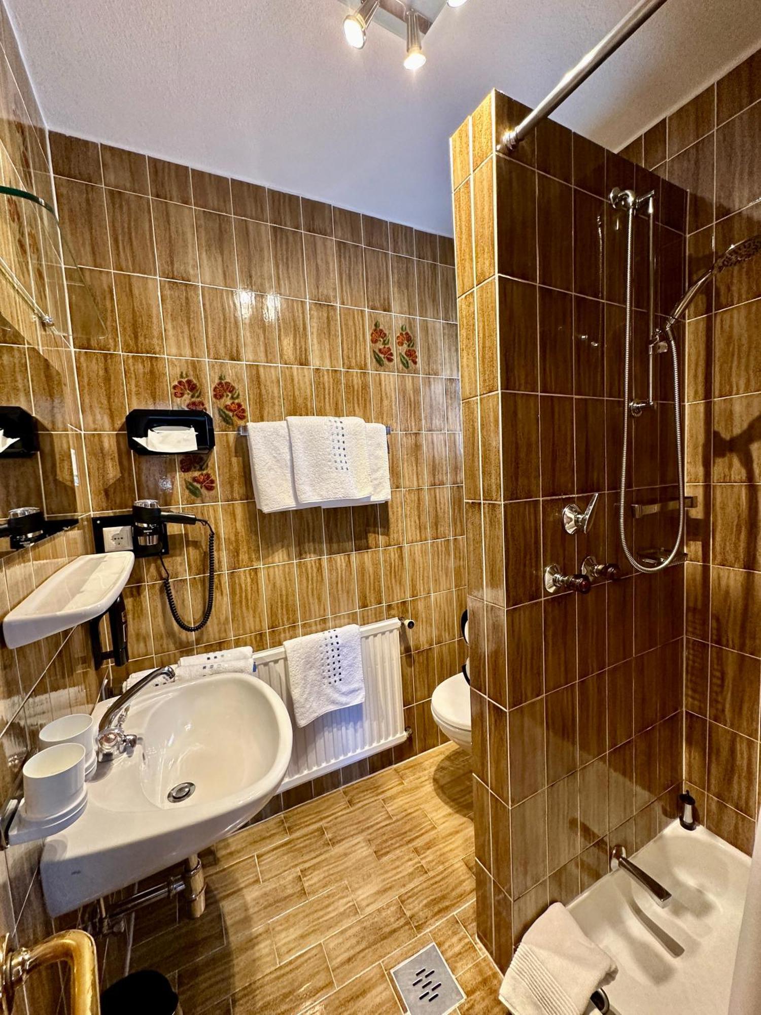 Hotel Zirbenhof Sankt Leonhard im Pitztal Phòng bức ảnh
