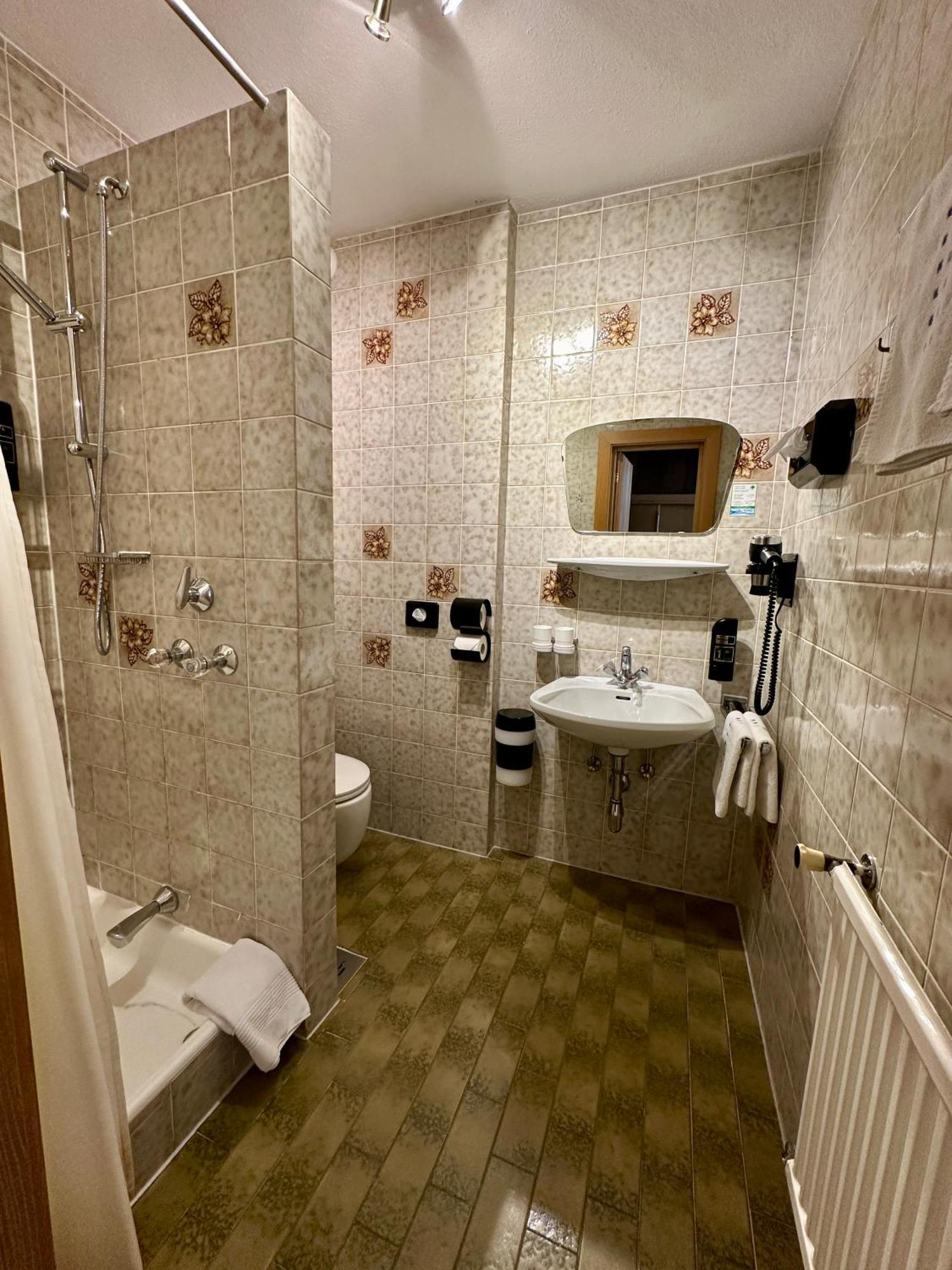 Hotel Zirbenhof Sankt Leonhard im Pitztal Phòng bức ảnh
